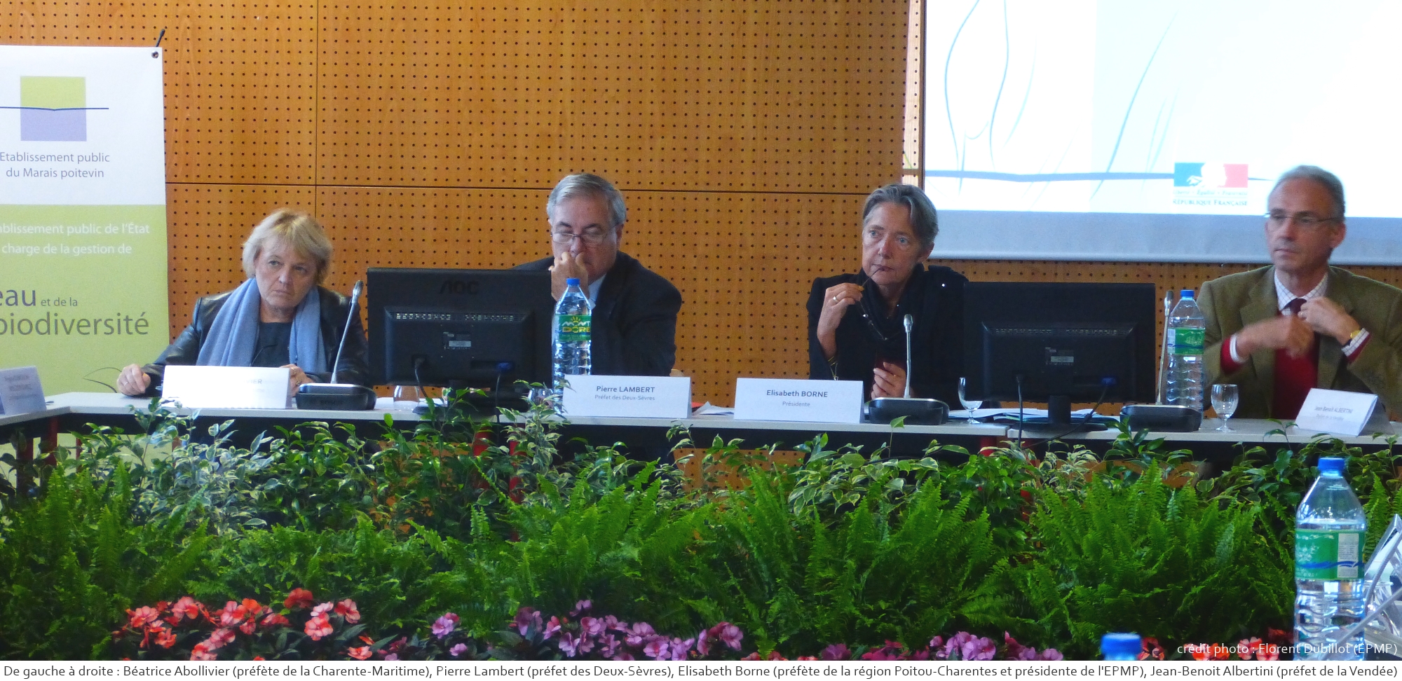 De gauche à droite : Béatrice Abollivier (Préfète de Charente-Maritime), Pierre Lambert (Préfet des Deux Sèvres), Elisabeth Borne (Préfète de la région Poitou-Charentes et Présidente de l'EPMP, Jean Benoit Albertini (Préfet de la Vendée)